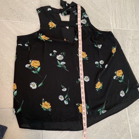 Torrid Tank Black Floral Print Daisy Rose Keyhole Tie Back Neck Sz 00 Lined Top - Picture 4 of 4